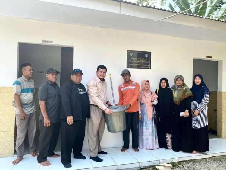 DD Waspada dan RSU Sufina Aziz Renovasi Kamar Mandi Masjid di Hamparan Perak