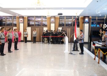 Kapolri Jenderal Listyo Sigit Prabowo memimpin upacara serah terima jabatan dan Korps Raport kenaikan pangkat terhadap beberapa Pejabat Utama (PJU) Mabes Polri dan tujuh Kapolda.