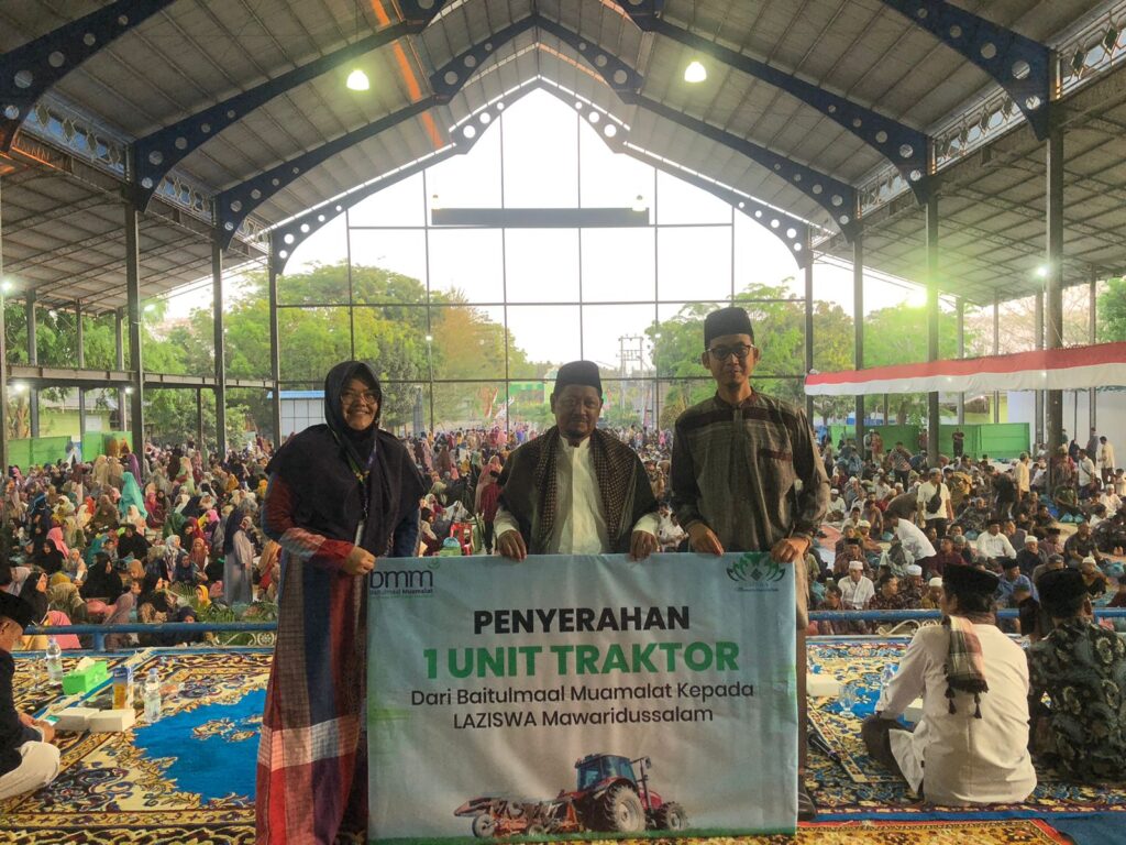 BMM Bantu Traktor untuk Pesantren Mawaridussalam