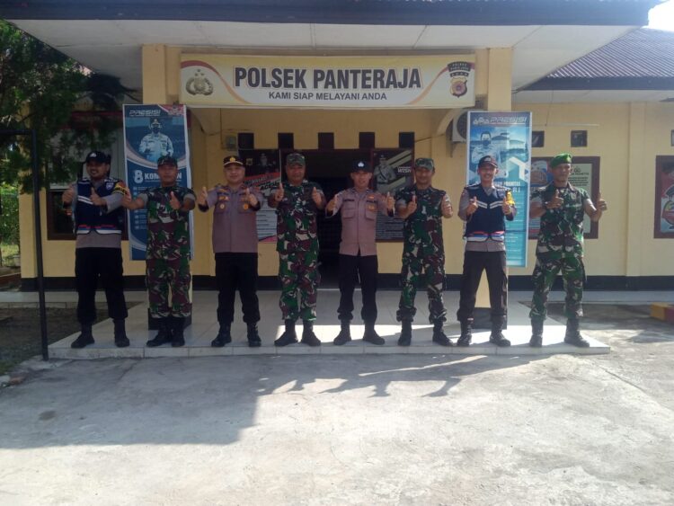 TNI-Polri bagaikan sepasang kekasih, untuk lebih memperkuat dan memperkokoh sinergitas antara TNI-Polri di Kecamatan Panteraja, Kabupaten Pidie Jaya, Polsek Panteraja gelar apel bersama Babinsa Koramil 18 Tripa dilanjutkan dengan kegiatan halal bihalal Idul Fitri 1444 Hijriah yang berlangsung di halaman Mapolsek Panteraja, Kab. Pidie Jaya, Selasa (2/5/2023). FOTO/Dok. Polsek Panteraja