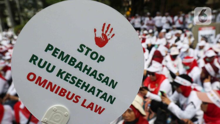 Ilustrasi Demo Penolakan RUU Kesehatan Tenaga Kesehatan Omnibus Law. FOTO/Liputan6/Herman