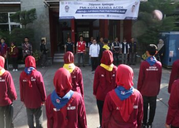 Pj. Wali Kota Banda Aceh, Bakri Siddiq melepas secara resmi 19 peserta Jumpa Bhakti Gembira Palang Merah Remaja (Jumbara PMR) Kontingen PMI Kota Banda Aceh pada Jumat sore, 19 Mei 2023. FOTO/Dok. PMI Kota Banda Aceh