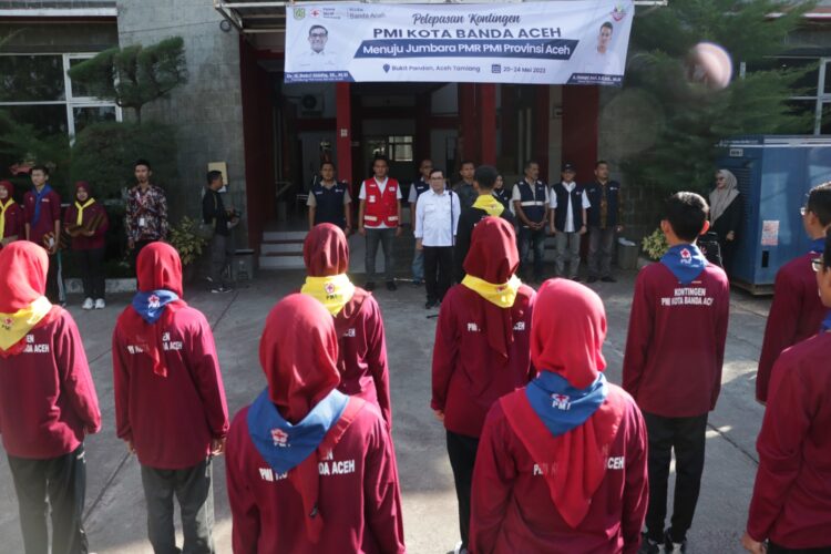 Pj. Wali Kota Banda Aceh, Bakri Siddiq melepas secara resmi 19 peserta Jumpa Bhakti Gembira Palang Merah Remaja (Jumbara PMR) Kontingen PMI Kota Banda Aceh pada Jumat sore, 19 Mei 2023. FOTO/Dok. PMI Kota Banda Aceh
