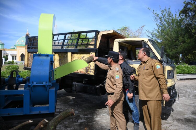 Ubah Limbah Kayu Jadi Ekonomis, Pj Bupati Aceh Jaya Launchig Mesin Chipper