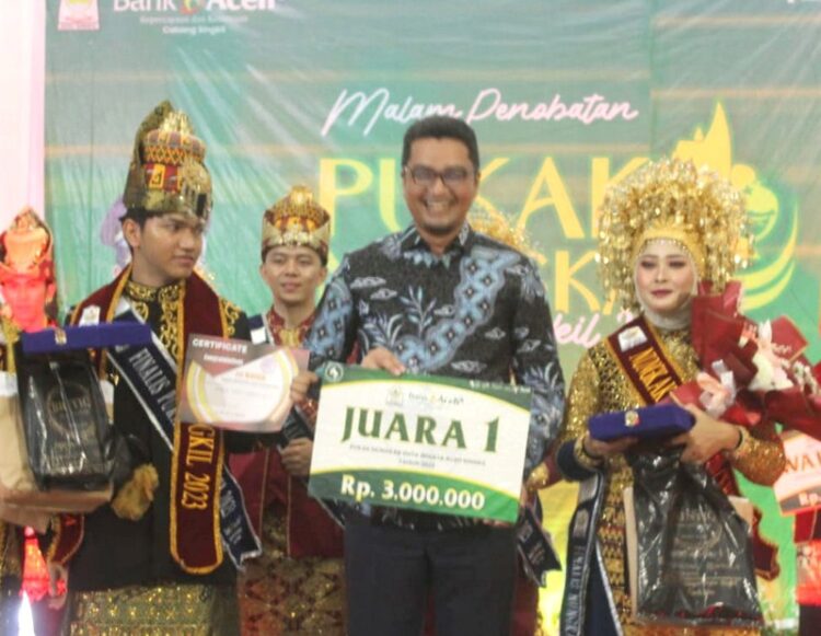 Orang Tua Pemenang Duta Wisata Aceh Singkil Terharu