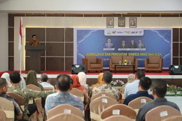 Kepala Dinas Pendidikan Aceh, Alhudri saat melakukan Konsolidasi dan Pengutan Kinerja Musyawarah Kerja Kepala Sekolah (MKKS) SMA se Aceh yang berlangsung di Gedung Serbaguna Cabang Dinas Pendidikan Cabang Banda Aceh - Aceh Besar. Selasa, 13 Juni 2023. FOTO/Dok. Disdik Aceh