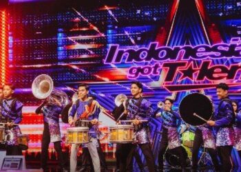 Grup band Gita Handayani Dinas Pendidikan (Disdik) Aceh Sabet Golden Buzzer di ajang Indonesia's Got Talent 2023 dan sukses mebuat dewan juri Densu dan Ivan Gunawan menangis. FOTO/Youtube/Tangkapan Layar