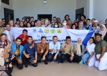 Foto bersama The University of Rhode Island (URI) asal Amerika Serikat bersama pihak Universitas Jabal Ghafur (Unigha) Sigli pada Kamis (1/6/2023). FOTO/HAI/Istimewa