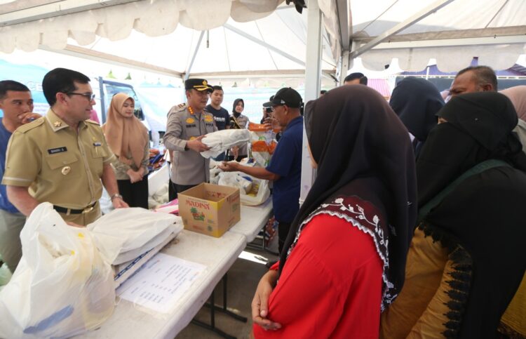 Pj Wali Kota Banda Aceh dan Kapolresta Buka Pasar Murah di Taman Ratu Safiatuddin