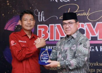 Berhasil Tekan Inflasi, Pj Bupati Mahdi Raih Penghargaan Dari BIMC Media