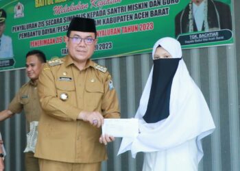 Pemkab Aceh Barat Salurkan Bantuan Guru Dayah dan Santri Miskin