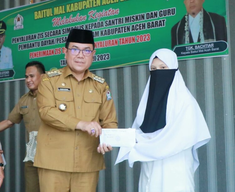 Pemkab Aceh Barat Salurkan Bantuan Guru Dayah dan Santri Miskin