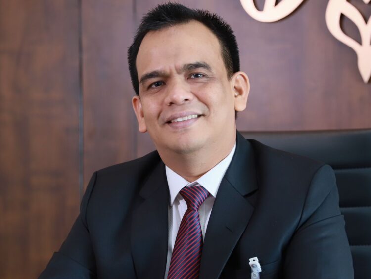 Direktur Utama Bank Aceh Syariah Muhammad Syah Saat Berbicara Tentang Pinjol Alias Pinjaman Online. FOTO/Dok. Bank Aceh