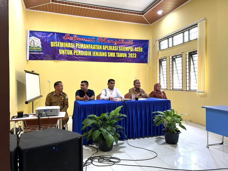 Ⓒ Hak cipta foto di atas dikembalikan sesungguhnya kepada pemilik foto Ⓒ Hak cipta foto di atas dikembalikan sesungguhnya kepada pemilik foto
