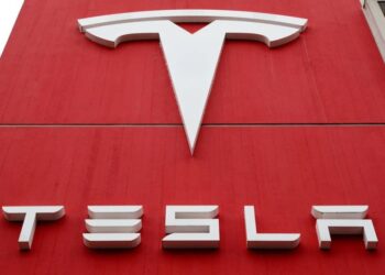 Logo pabrikan mobil Tesla terlihat di kantor cabang di Bern, Swiss 28 Oktober 2020. FOTO/Net.
