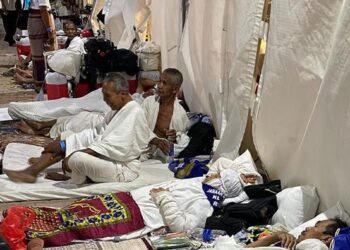 Potret jemaah haji ri yang tidur di luar tenda di Mina. FOTO/Dok. Istimewa