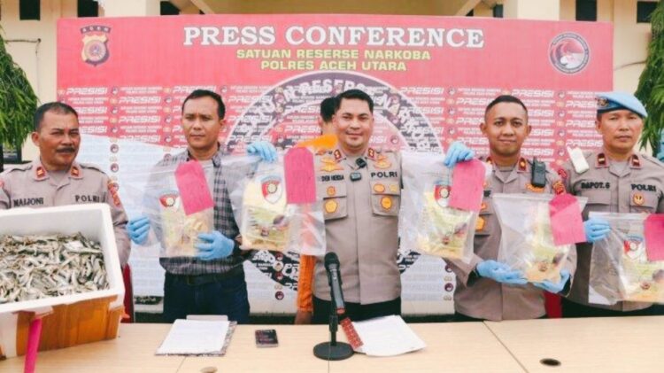 Konferensi pers, Kapolres yang didampingi Wakapolres Kompol Syukrif I Panigoro, MH dan Kasat Reserse Narkoba, AKP Novrizaldi, Kamis (31/8/2023). FOTO/Net. Ⓒ Hak Cipta Foto di atas dikembalikan sesungguhnya kepada Pemilik Foto