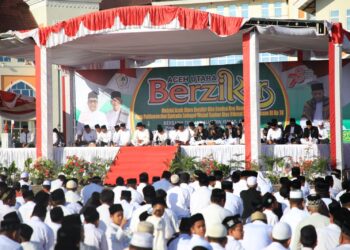 20.000-an jama'ah zikir berkumpul di lapangan upacara Labding, Lhoksukon, Aceh Utara. FOTO/HAI/Azhari