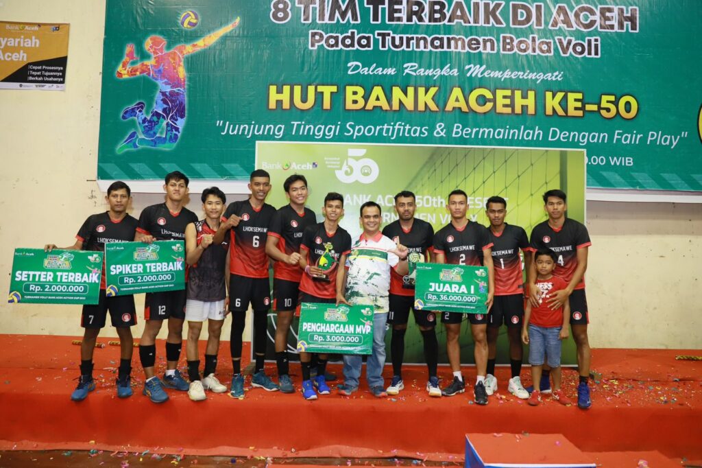 Tim Livoli Kota Lhokseumawe, Singapore VC tampil sebagai juara turnamen bola voli Bank Aceh Action Cup 2023, Selasa (2/8/2023). FOTO/Dok. BAS
