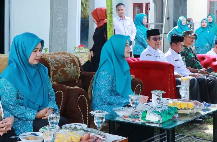 Pj Bupati Drs. Mahdi Efendi, bersama Ny. Radhiah, S.Pd.I Pj TP-PKK Kabupaten Aceh Barat, menerima kunjungan kerja Pj Ketua TP-PKK Aceh, Ny. Ayu Candra Febiola Nazuar, Rabu (9/8/23). FOTO/Net