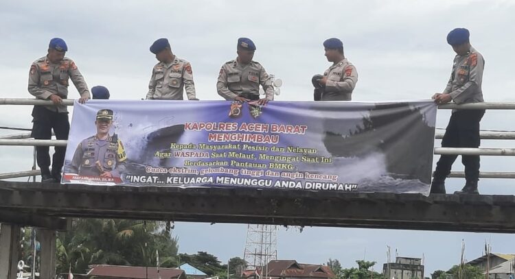 Spanduk himbauan dari Polairud Polres Aceh Barat. FOTO/ist