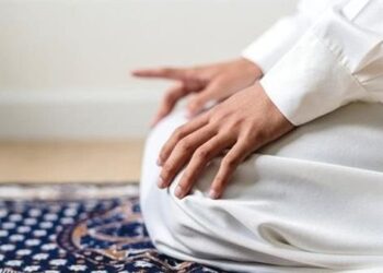 Ilustrasi Tasyahhud di pelaksanaan sholat. FOTO/Net. Ⓒ Hak Cipta Foto di atas dikembalikan sesungguhnya kepada Pemilik Foto