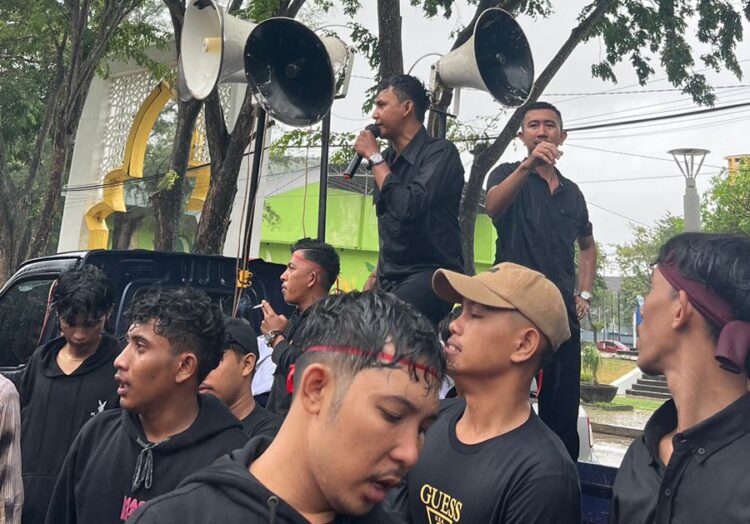 Ⓒ Hak cipta foto di atas dikembalikan sesungguhnya kepada pemilik foto Ⓒ Hak cipta foto di atas dikembalikan sesungguhnya kepada pemilik foto