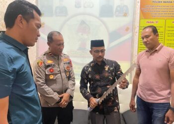 Haji Uma mendatangi Polsek Banda Sakti Kota Lhokseumawe. FOTO/Net. Ⓒ Hak cipta foto di atas dikembalikan sesungguhnya kepada pemilik foto