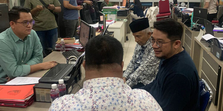 Ketua Majelis Syura Partai Ummat, Amien Rais dan Ketua Umum Partai Ummat, Ridho Rahmadi, mengunjungi Polresta Barelang, Rempang, Batam, Kepulauan Riau (Kepri) pada hari ini, Kamis (5/10). FOTO/Net. Ⓒ Hak cipta foto di atas dikembalikan sesungguhnya kepada pemilik foto