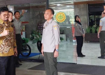 Datangi Istana Negara, Mentan Syahrul Yasin Limpo (SYL) Resmi Ajukan Surat Pengunduran Diri, Kamis (5/10/2023). FOTO/Net. Ⓒ Hak cipta foto di atas dikembalikan sesungguhnya kepada pemilik foto