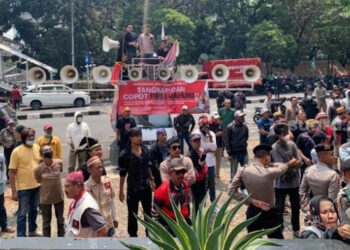 Geruduk KPK, Seruan Massa Pendemo: Copot Firli Bahuri Sekarang Juga!