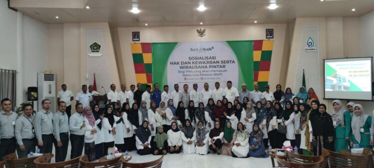 Bank Aceh bersama Pemerintah Kota Banda Aceh dan PT Taspen secara kolaboratif gelar sosialisasi hak dan kewajiban serta wirausaha pintar bagi pegawai negeri sipil yang akan memasuki batas usia pensiun di Banda Aceh, Rabu (18/10/2023). FOTO/Dok. Bank Aceh.