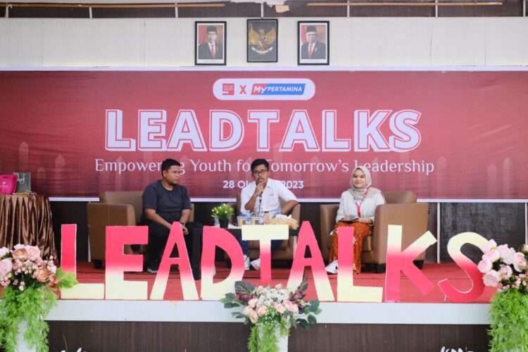 Komunitas Kejar Mimpi Aceh (KMA) menggelar kegiatan "Lead Talks" tepat di hari Sumpah Pemuda yang berlangsung di Aula Cabang Dinas Pendidikan Wilayah Kota Banda Aceh dan Aceh Besar, Sabtu (28/10/2023). FOTO/ZIaul. Ⓒ Hak cipta foto di atas dikembalikan sesungguhnya kepada pemilik foto