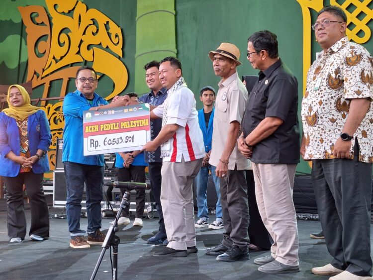 Tim Aceh Peduli Palestina Serahkan Donasi ke MER-C Indonesia