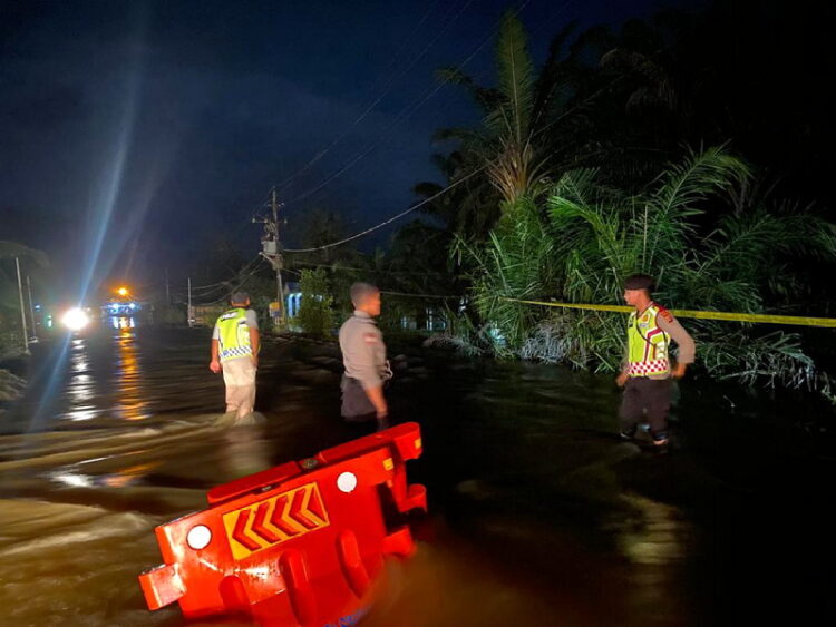 Kapolres Aceh Singkil Terjun Turunkan Tim Penanggulangan Banjir ke Desa-desa