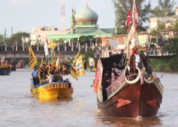 Pawai Kapal Hias PKA-8 Hipnotis Ribuan Masyarakat Aceh