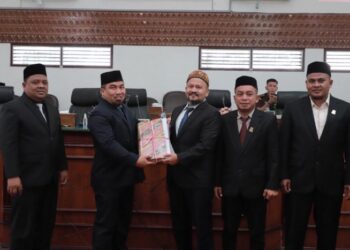 Pj Bupati Aceh Besar Sampaikan Nota Keuangan Rancangan APBK 2024