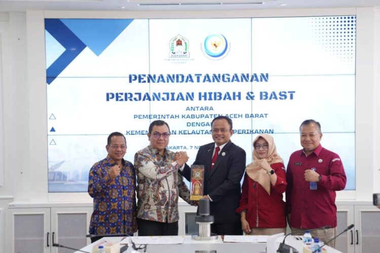 Pemkab Aceh Barat Hibahkan Tanah Dukung Pengawasan Sumber Daya Kelautan dan Perikanan