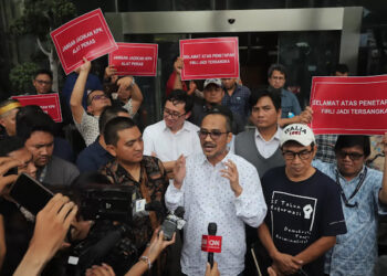 Bersyukur Firli Ditetapkan Tersangka, Abraham Samad Hingga Eks Pegawai KPK Lakukan Aksi Potong Rambut Botak Plontos