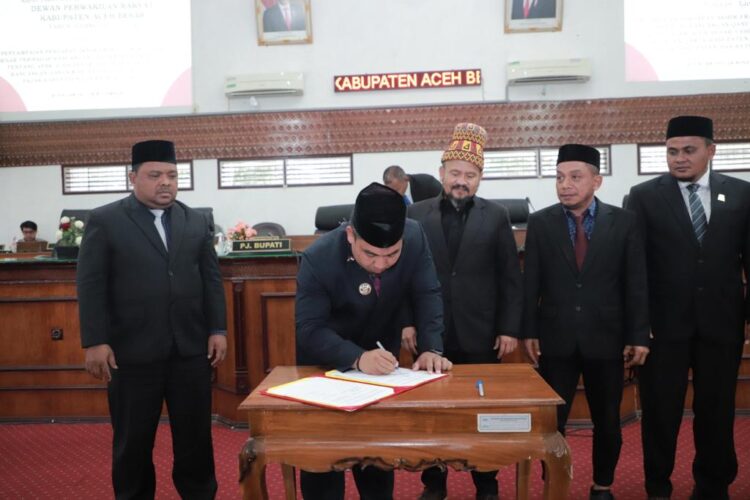 DPRK Aceh Besar menyetujui dan mengesahkan Qanun Tentang Pajak Daerah dan Retribusi Daerah dalam Sidang Paripurna DPRK Aceh Besar di Gedung DPRK Aceh Besar, Selasa (28/11/2023) sore. FOTO/Dok. Diskominfo Aceh Besar. Ⓒ Hak cipta foto di atas dikembalikan sesungguhnya kepada pemilik foto