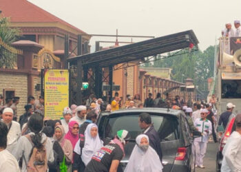 Mabes Polri Digeruduk Massa, Minta Konser Coldplay Dibatalkan