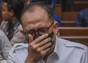 Ngaku Saldo ATM Rp 0 hingga Anaknya Jualan Pinggir Jalan, Rafael Alun Banjir Hujatan Netizen