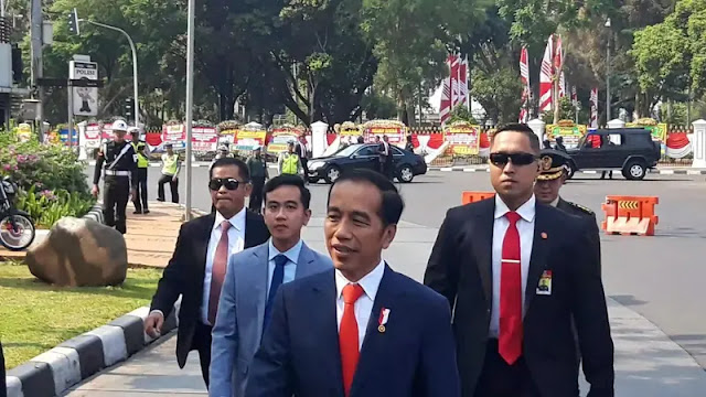 Ⓒ Hak cipta foto di atas dikembalikan sesungguhnya kepada sang pemilik foto Ⓒ Hak cipta foto di atas dikembalikan sesungguhnya kepada pemilik foto