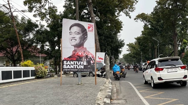 Politikus PDIP ke Polri: Ada Polisi Pasang Baliho PSI di Jabar? Pemain Dong