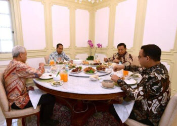 Joko Widodo alias Jokowi menjamu makan siang para bakal calon Presiden Anies Baswedan, Ganjar Pranowo dan Prabowo Subianto di Istana Negara. FOTO/Dok. Istimewa. Ⓒ Hak cipta foto di atas dikembalikan sesungguhnya kepada pemilik foto