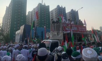 Ribuan Warga Bekasi Tumpah Ruah ke Jalan Ahmad Yani Ikuti Aksi Bela Palestina