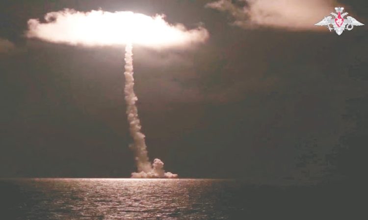 Rusia Sukses Uji Coba Peluncuran Rudal Nuklir Terbaru dari Kapal Selam Siluman