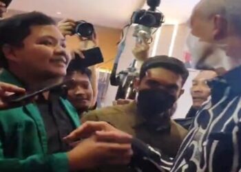 Mahasiswa UMJ Mengaku Dicekik Orang Usai Acara setelah dirinya bertanya kepada Ganjar tentang Wadas. FOTO/Net. Ⓒ Hak cipta foto di atas dikembalikan sesungguhnya kepada pemilik foto