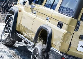 Toyota Luncurkan Land Cruiser 70 Series Terbaru di Jepang, Aura Klasik dan Tangguh Menjadi Satu