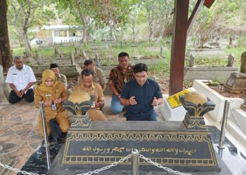 Kadisbudpar Aceh Tinjau Hasil Pemugaran Makam Pocut Meurah Intan di Blora